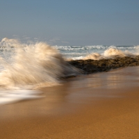 Bursting waves at Praia da Aguda | Portugal